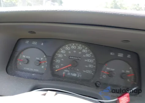 2005 Mercury Grand Marquis Ls/Lse from USA, damaged, VIN 2MEFM75W15X637281